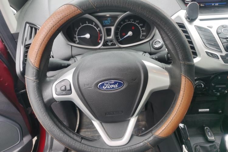 福特 翼搏 2017款 1.5L 手动尊贵型中控内饰13