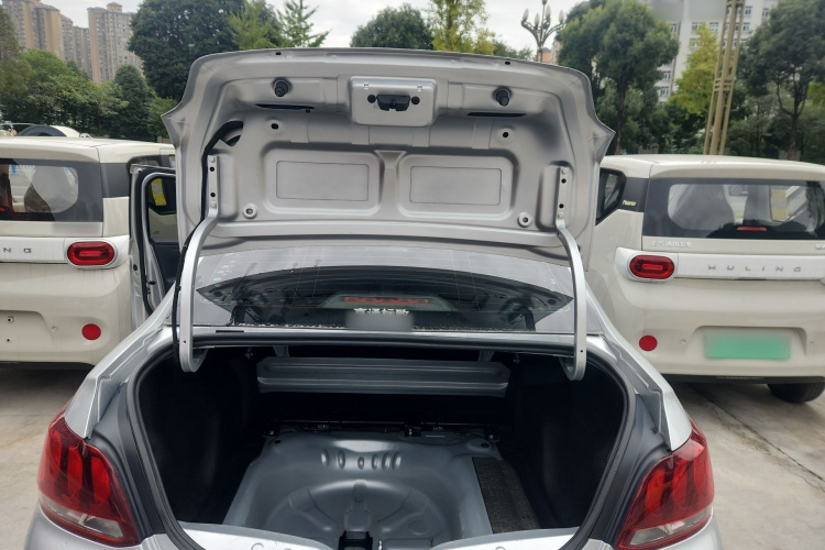 标致301 2018款 1.6L 手动舒适版机舱底盘23