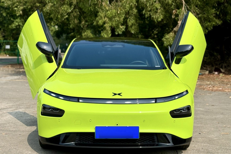 小鹏P7 2022款 670E+鹏翼版车身外观6004