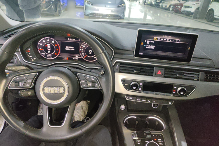 奥迪A4L 2019款 40 TFSI 时尚型 国VI中控内饰12