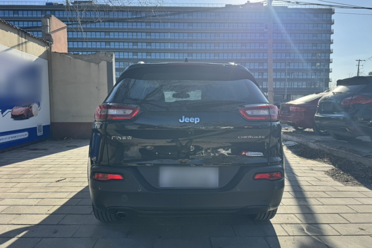 Jeep 自由光 2016款 2.0L 优越版车身外观6004