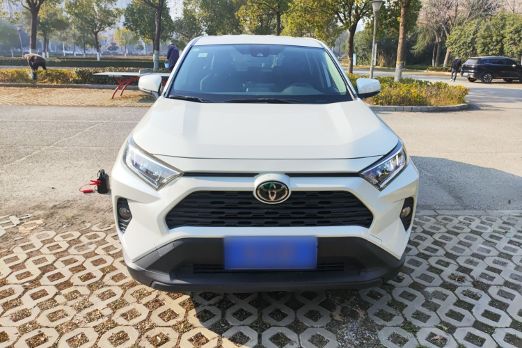 丰田 RAV4荣放 2020款 2.0L CVT两驱都市版车身外观2