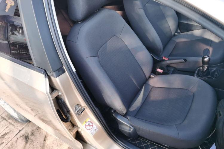 大众 桑塔纳 2013款 1.4L 手动风尚版局部细节41