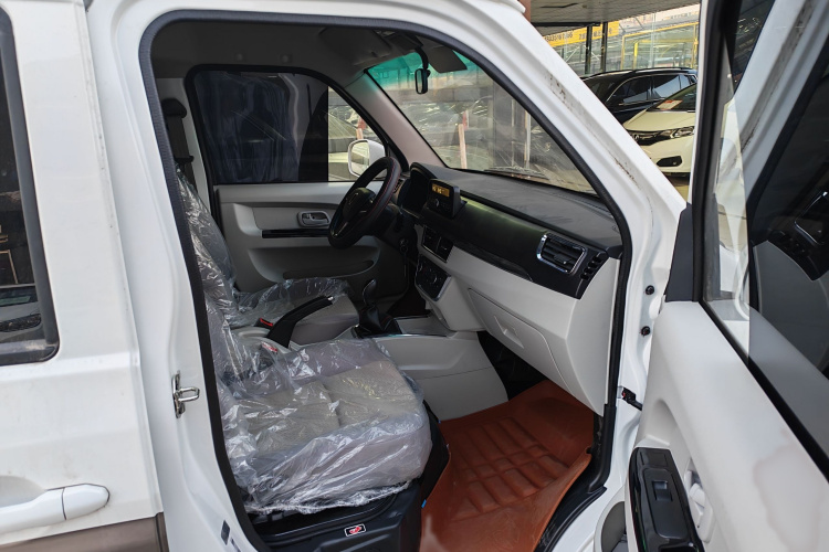 金杯 小海狮X30 2024款 1.5L 财富型客车 5/6/7座中控内饰7005