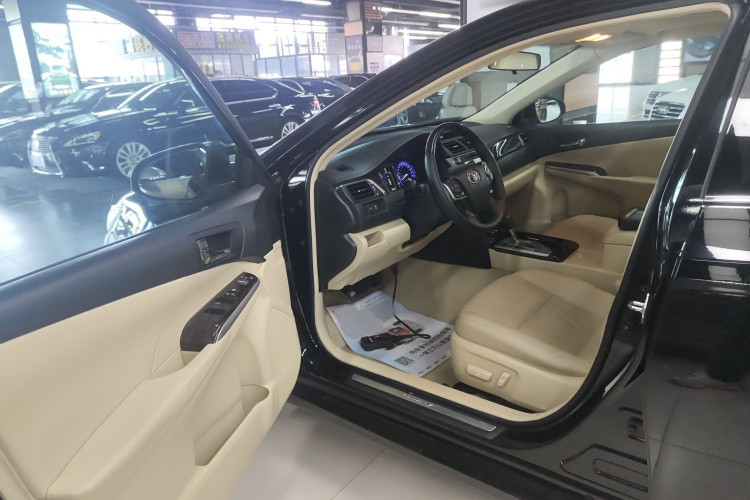 丰田 凯美瑞 2015款 双擎 2.5HG 豪华导航版中控内饰20