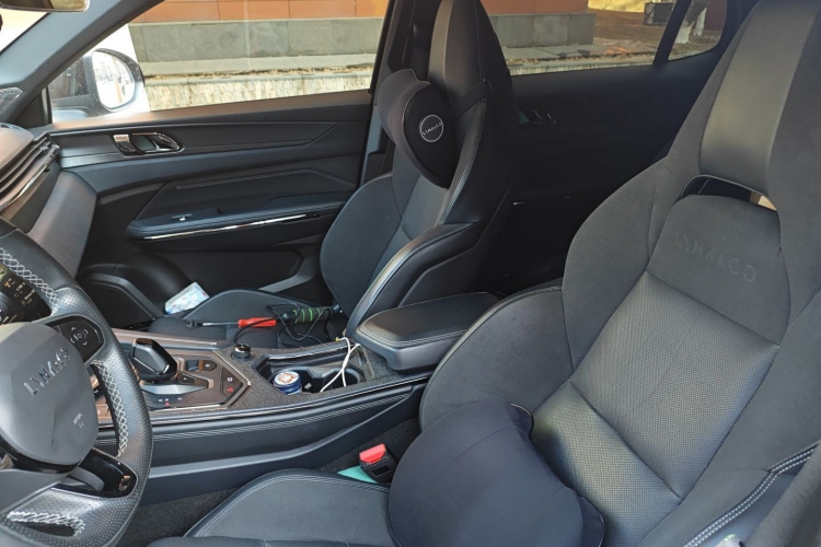 领克01 2021款 2.0TD 四驱暗夜版局部细节19