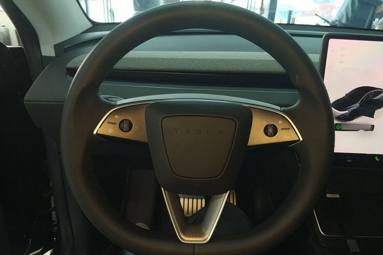 特斯拉 Model Y 2025款 长续航全轮驱动 首发版中控内饰13