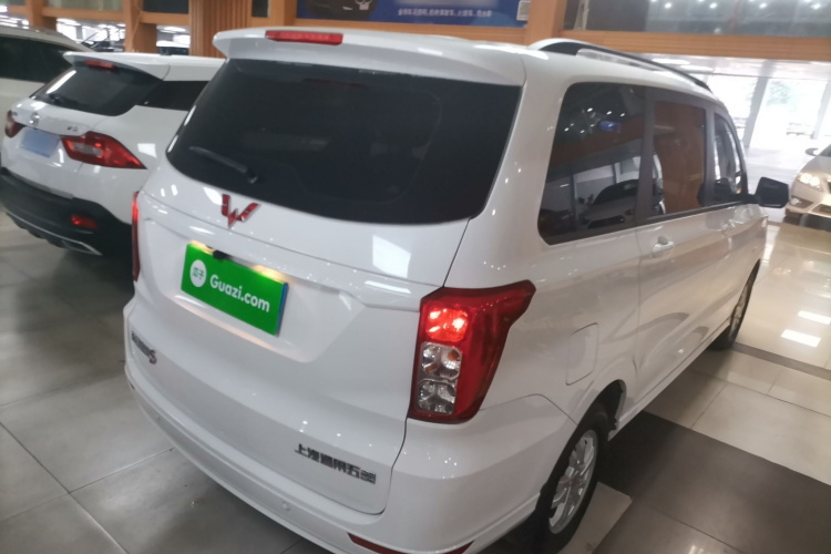 五菱汽车 五菱宏光 2021款 1.5L改款 S舒适型 液压助力LAR车身外观7