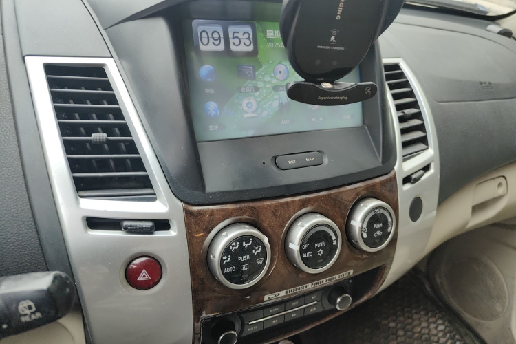 三菱 帕杰罗·劲畅 2013款 3.0L 自动两驱豪华版局部细节16