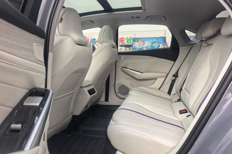 吉利汽车 星瑞 2024款 油混 1.5TD 天宫版中控内饰7003