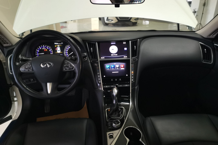 英菲尼迪Q50L 2016款 2.0T 舒适版中控内饰12
