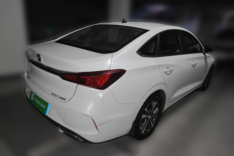 长安 逸动 2020款 PLUS 1.6L GDI 手动豪华型车身外观7