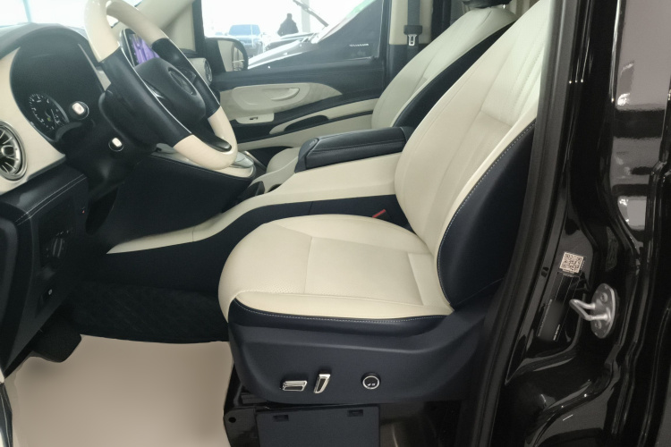 奔驰 威霆 2021款 2.0T 精英版 7座局部细节19