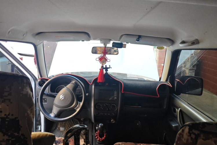 铃木 吉姆尼 2015款 1.3 MT JLX中控内饰12