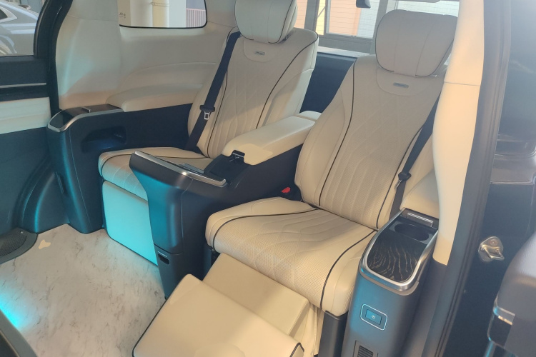 广汽传祺 传祺M8 2023款 大师系列 390T 四座御尊版中控内饰21