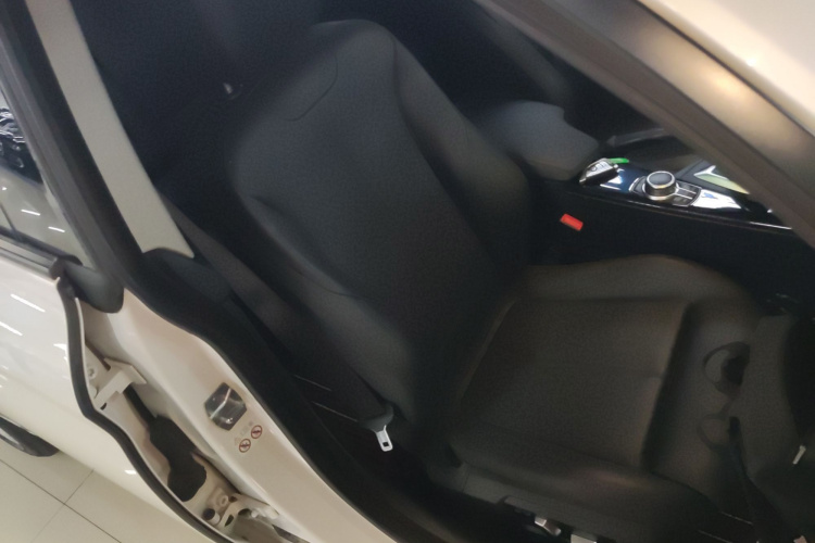 宝马3系GT 2019款 320i 时尚型局部细节41