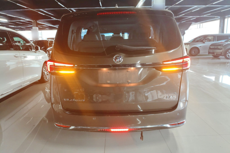 别克GL8 2023款 陆上公务舱 智享型车身外观6