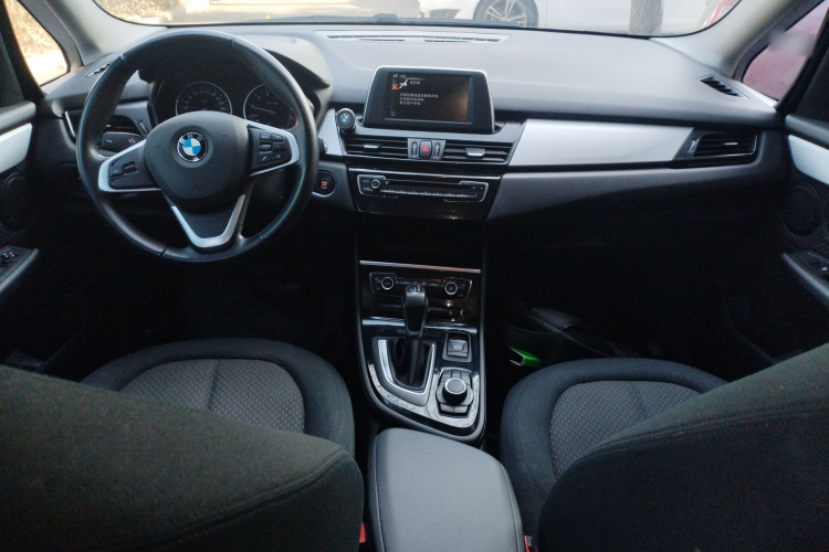 宝马2系多功能旅行车 2015款 218i 领先型中控内饰12