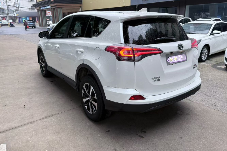 丰田 RAV4荣放 2019款 2.0L CVT两驱都市版 国VI车身外观6003