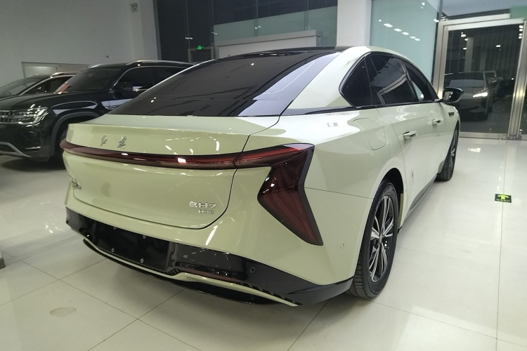 红旗EH7 2024款 690 Pro荣耀版车身外观7