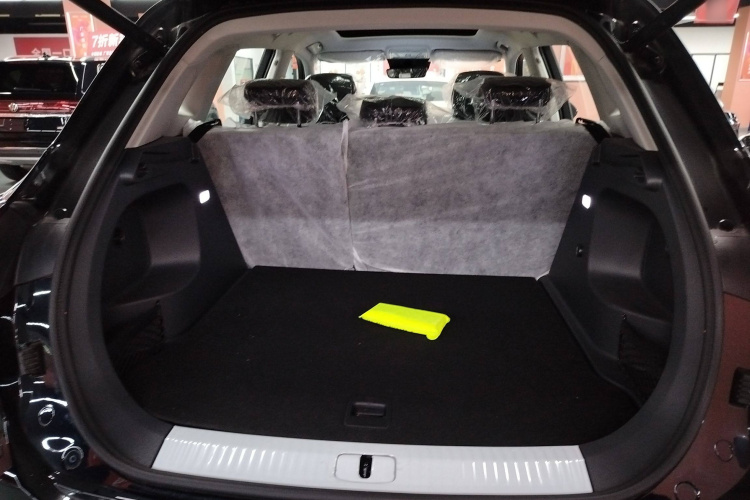 红旗HS5 2023款 2.0T 四驱旗享Pro版机舱底盘23