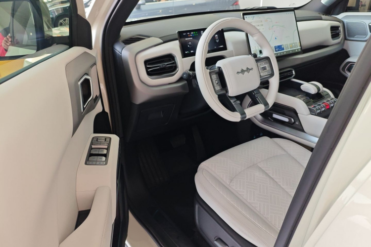 方程豹 钛3 2025款 501KM 四驱智驾Ultra版中控内饰20