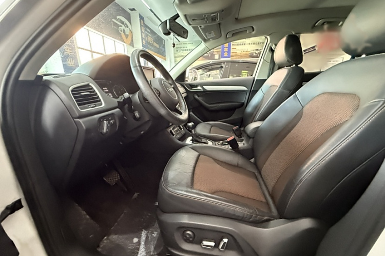 奥迪Q3 2018款 30周年年型 30 TFSI 时尚型中控内饰7002