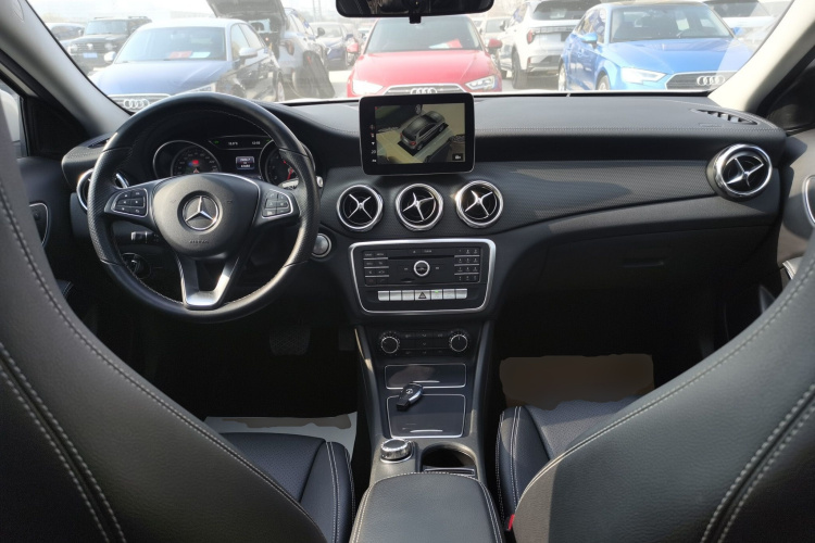 奔驰GLA 2018款 GLA 200 时尚型中控内饰12