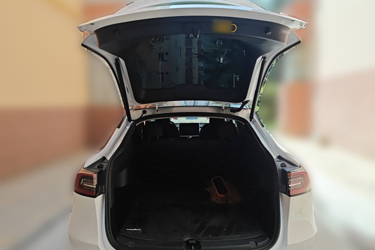 特斯拉 Model Y 2024款 后轮驱动版中控内饰23