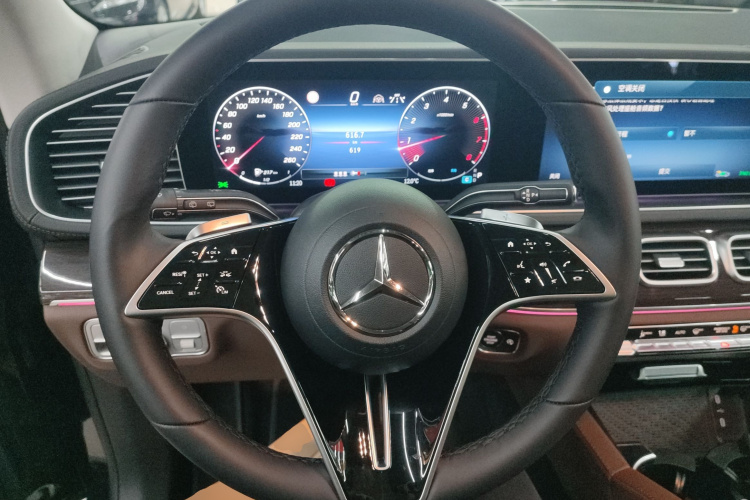奔驰GLE 2025款 改款 GLE 350 4MATIC 动感型中控内饰13