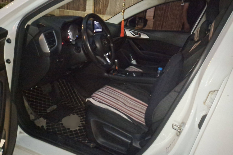 马自达3 昂克赛拉 2017款 两厢 2.0L 自动豪华型 国VI中控内饰7003