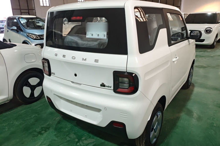 吉利银河 2024款 熊猫mini 200km 耐力熊车身外观7