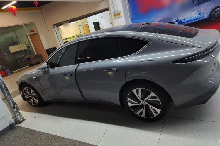 蔚来ET5 2022款 75kWh车身外观4