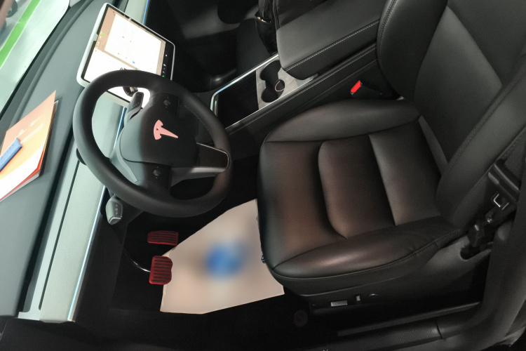 特斯拉 Model Y 2023款 后轮驱动版中控内饰19