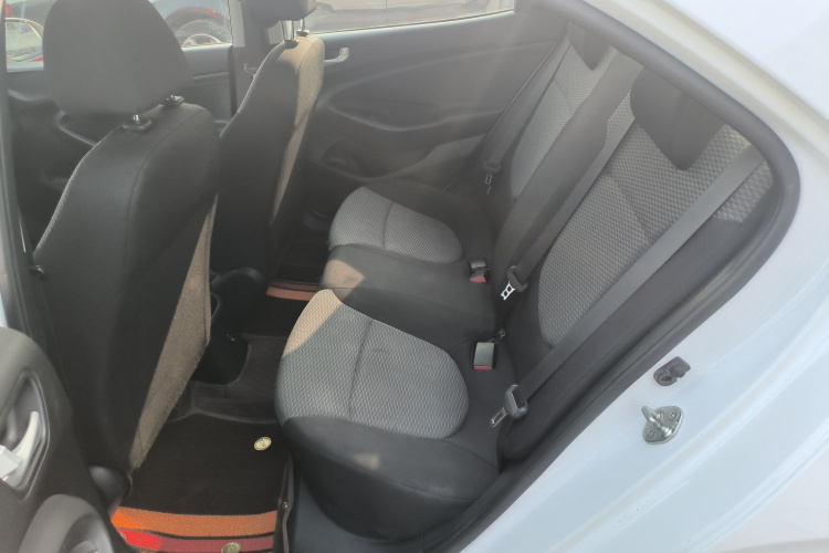 现代 瑞纳 2020款 1.4L 手动GL焕新版中控内饰21