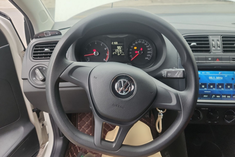 大众 Polo 2016款 1.4L 手动风尚型中控内饰13