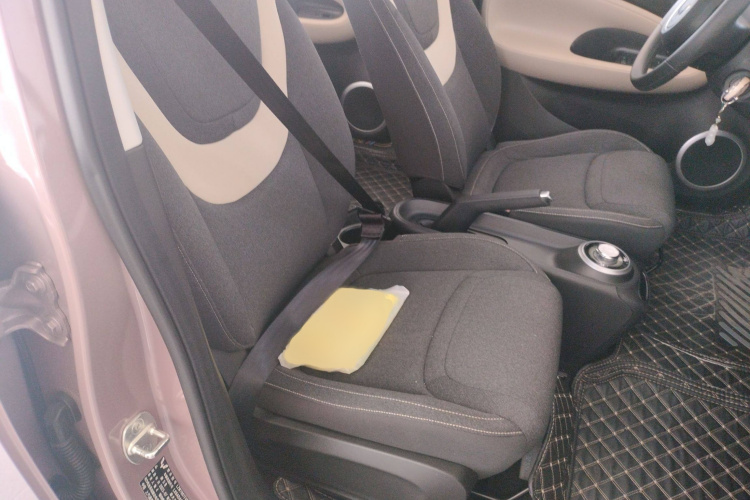 五菱汽车 五菱缤果 2023款 203km 轻享款局部细节41