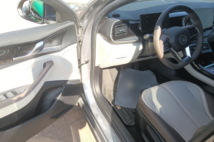 比亚迪 秦PLUS 2024款 荣耀版 DM-i 55KM领先型中控内饰7003