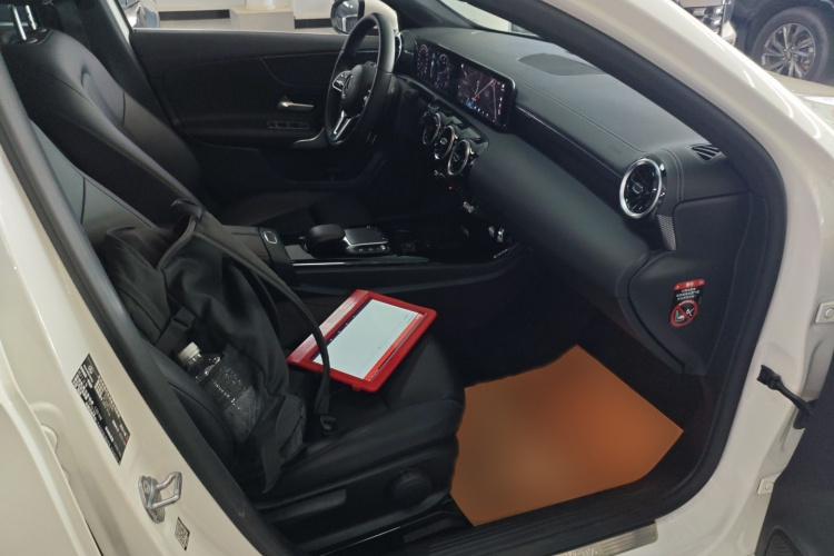 奔驰A级 2022款 改款 A 200 L 运动轿车动感型局部细节41