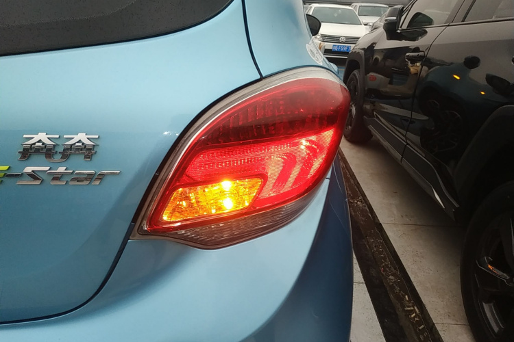 长安欧尚 奔奔E-Star 2021款 国民版 心悦版 磷酸铁锂（31.86kWh）车身外观6006