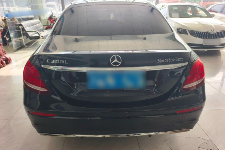 奔驰E级 2018款 改款 E 300 L 运动时尚型车身外观6004