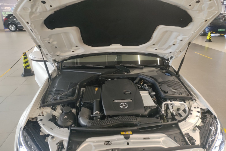 奔驰C级 2018款 C 200 L 运动版机舱底盘24