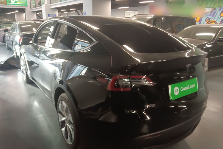 特斯拉 Model Y 2023款 后轮驱动版车身外观4