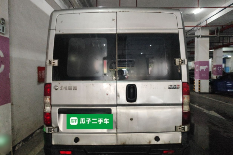 东风御风 御风 2021款 2.0T动力王前驱物流车长轴中顶6-9座国VI ZD20车身外观6004