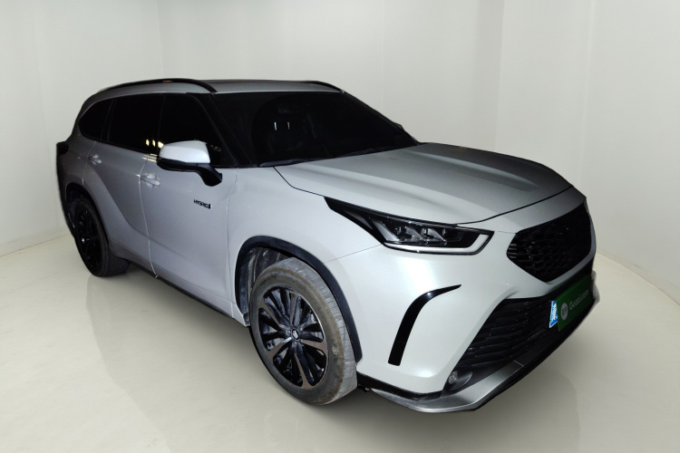 丰田 皇冠陆放 2021款 2.5L HEV四驱尊贵版车身外观3