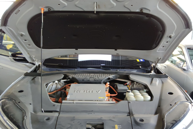 蔚来ES8 2020款 580KM 签名版 六座版机舱底盘24