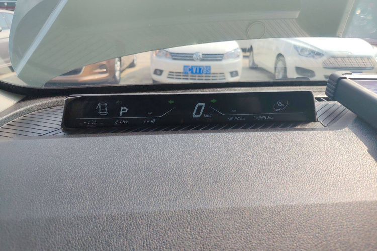 哪吒汽车 哪吒V 2022款 潮 400 Lite局部细节14