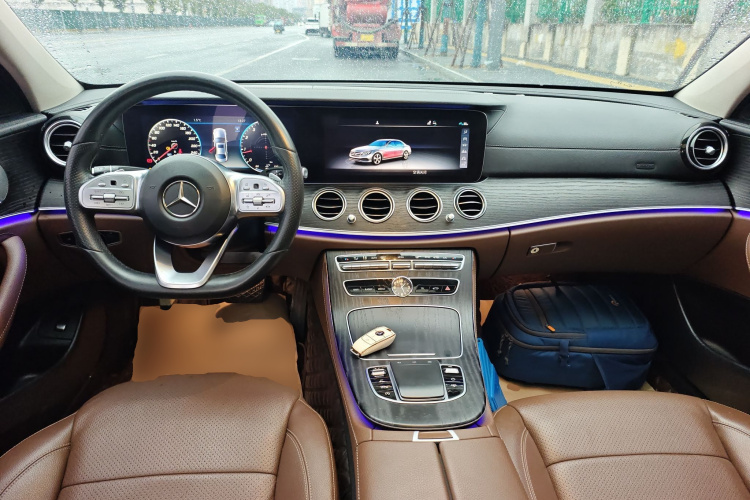 奔驰E级 2020款 E 300 L 运动豪华型中控内饰7002