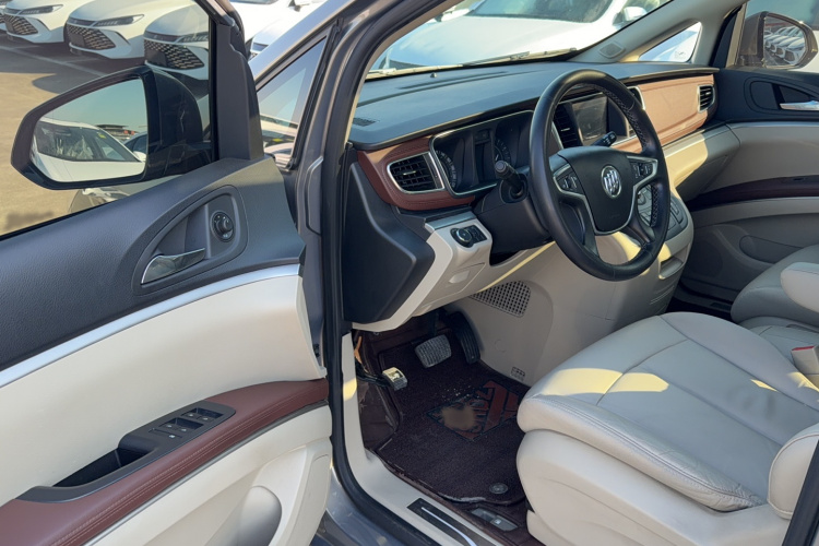 别克GL8 2018款 28T 尊贵型 国VI中控内饰7002