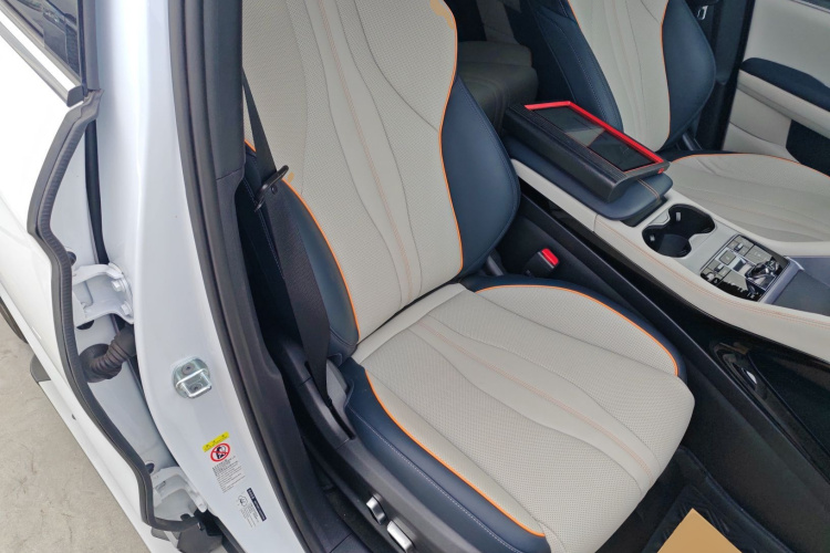 比亚迪 宋PLUS新能源 2023款 冠军版 DM-i 110KM 旗舰PLUS局部细节41